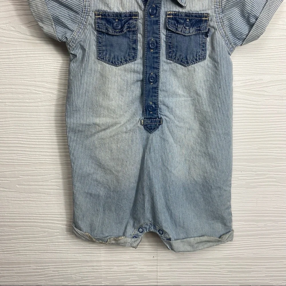 OshKosh Bgosh button closure